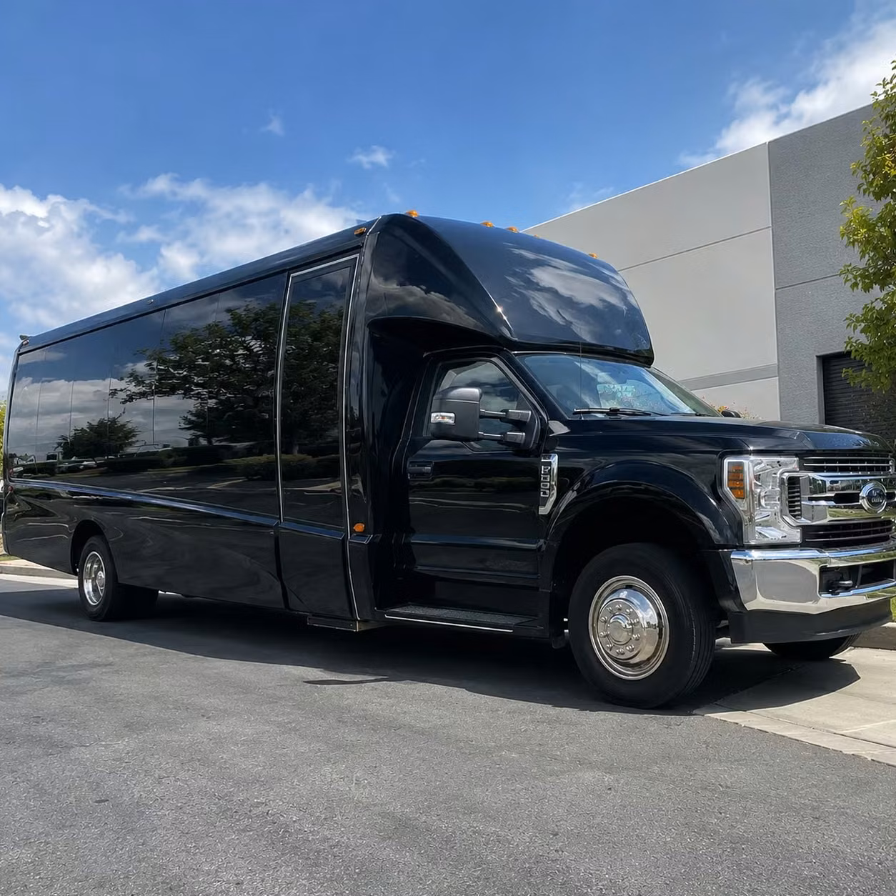 minibus rentals for longmont area school groups visiting denver attractions
